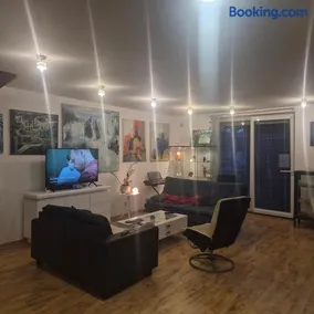 Living in the Gallery - Image 2