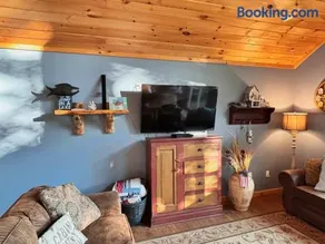 Beautiful Retreat on Sand Lake - Image 3