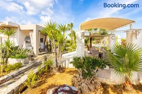 Renas Secret Garden House - Image 2