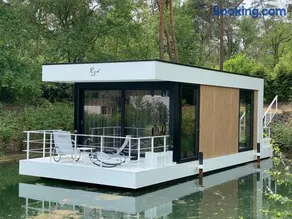 Loo Mare - Floating Tiny House All inclusive - Image 1