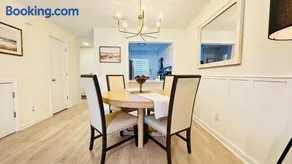 Entirely Remodeled Townhouse Excellent Location - Image 4