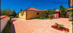 Holiday House Lavanda - Image 2
