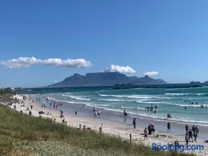 The Atlantic Blue Bloubergstrand Beachfront Apt - Image 2