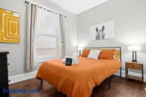 Stylish Home in Historic District Near Riverwalk - Image 3