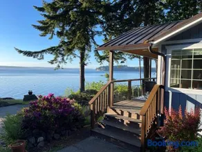 Puget Sound Chic Romantic Cottage with Private Beach Access & Gated Entry - Image 1