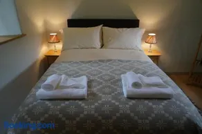 Gatekeepers Lodge, Dyrham Park - Private & Self Contained, deluxe accommodation, 15 mins from Bath - Image 5