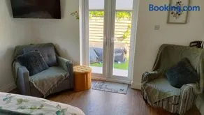 Robin's Nest Guestroom - Image 5