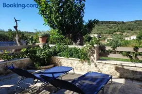 Traditional Stone House at Great Location - Image 1