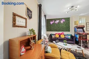 Comfort, Fun, and Retro Retreat - Image 3