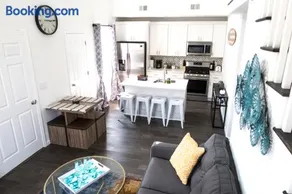 Lux 3 Bd - Perfect & Parking & Massive Patio - Image 3
