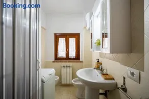 New with private parking, 5 min to the lake, WiFi - Image 4