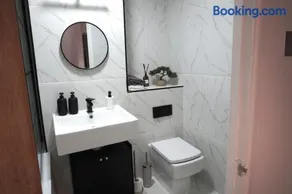Abbey Road 4 Bed Home - Garden, Parking, Sleeps 11 - Image 3