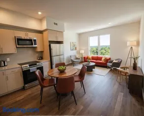 Central Northridge Apartment near CSUN - Image 4