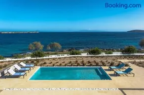 Golden View Villa with Private Swimming Pool - Image 2