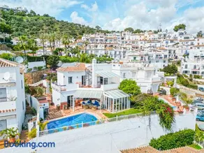 Luxury Villa with Private Pool & Sea Views, Nerja - Image 1
