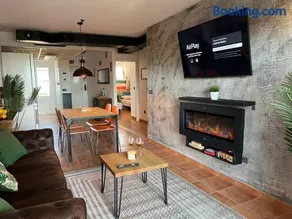 Los Nietos Apartment - Image 1