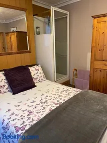 ROOM with SHOWER, TOILET and KITCHENETTE - Image 5