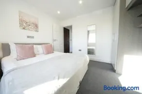 HEATHROW AIRPORT apartments-FREE parking-Free underground to and from Heathrow-30 min central London - Image 3