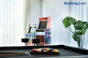 Luxury Villa Lumina with Arcade & Pool Table, PS5 - Image 3