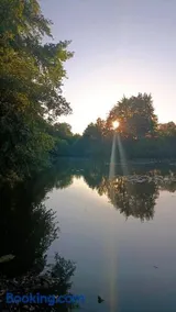 Hébergement insolite avec étang privatif de 2ha pour 6 personnes en Côte-d'Or aux portes du Morvan - Image 2