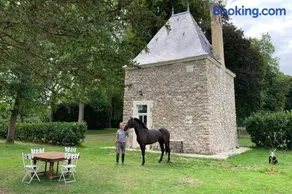 Romantic anciens cottage in a beautiful park - Image 1