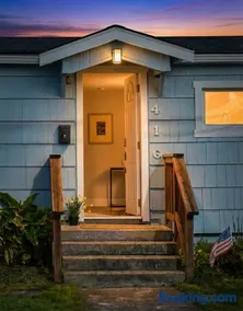 Salish Sea Cottage - Image 1