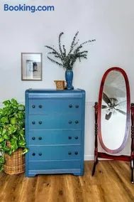 Bright, Updated Waterfront Cottage Pets Welcome! - Image 3