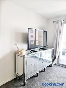 Entire apartment with lake view - Image 3