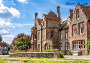 Country house holiday with a tennis court! - Image 3