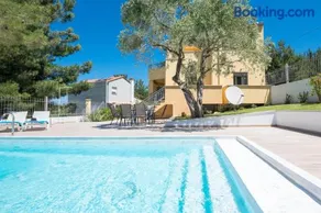 Louloudis Pool Villa - Image 2