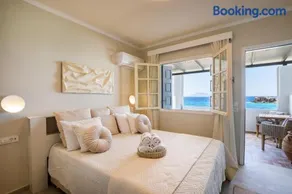 Le Grand Bleu Studios & Apartments - Image 3