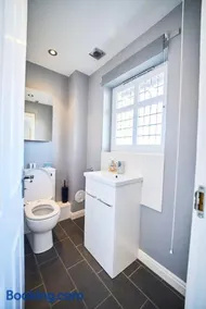 Modern 4-Bed Home, Tranent - Image 4