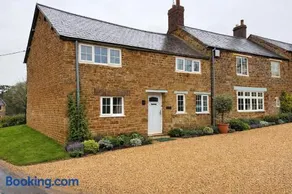 Manor View - Luxury Cottage Near Silverstone & Bicester - Image 1
