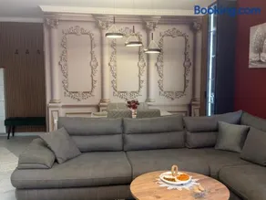 Luxury apartment with a swimming pool - Image 4