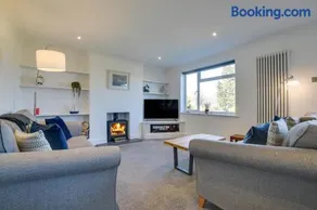 Wanderdown House near the Beach with a Parking Space - Image 2