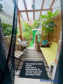 Private room with private bathroom and backyard - Image 3