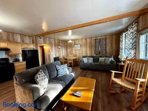 Spacious Triplex Cabin with Lake View & Fishing Pier, Shared Outdoor Deck, Near Zwolle, LA - Image 4