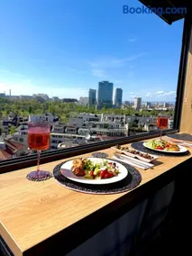 Blue Iris, 2BR, Stunning Views, Jacuzzi and Workspace - Image 2