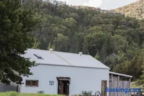 Riverlea Stables- style and charm await you! - Image 3