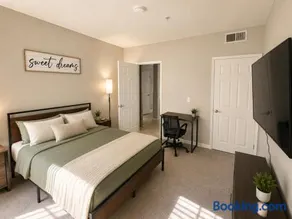 Private Room & Bath in Shared Apartment Near Marina with Gym Pool Sauna - Image 4