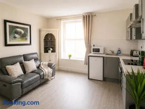 Unit 1 Island View Apartments - Town Centre Walk To Everything - Image 3
