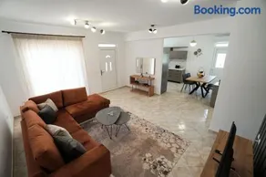 Anna's Apartments - Image 1