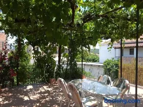 Ευχάριστο σπίτι με ωραίο κήπο - Image 1