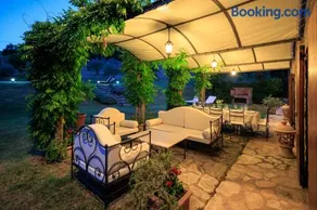 Charming Historic Villa-10 acres - Image 2