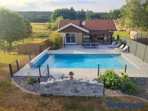 Maison avec piscine, jacuzzi et sauna - Image 1