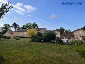 Domaine clos et arboré de 3 ha avec deux maisons - Image 2
