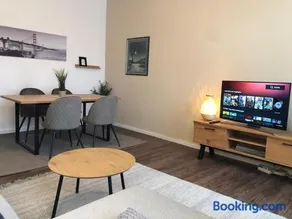 New Urban Chic with free parking near subway - Image 3