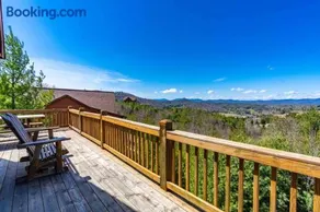 Borrowed Time - Mountain Getaway near Boone, Hot Tub, and Gorgeous Views! - Image 3