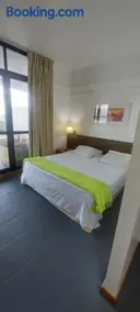 Apartamento no tropical executive hotel com varanda, 1 cama de casal e 2 camas de solteiro - Image 1