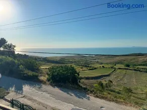 General's Beach House - Image 1